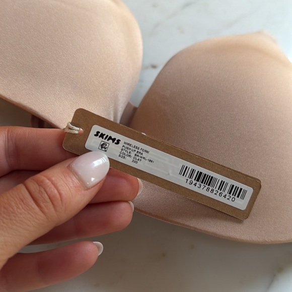 SKIMS wireless form lightly lined bra  34DDD - Picture 6 of 6